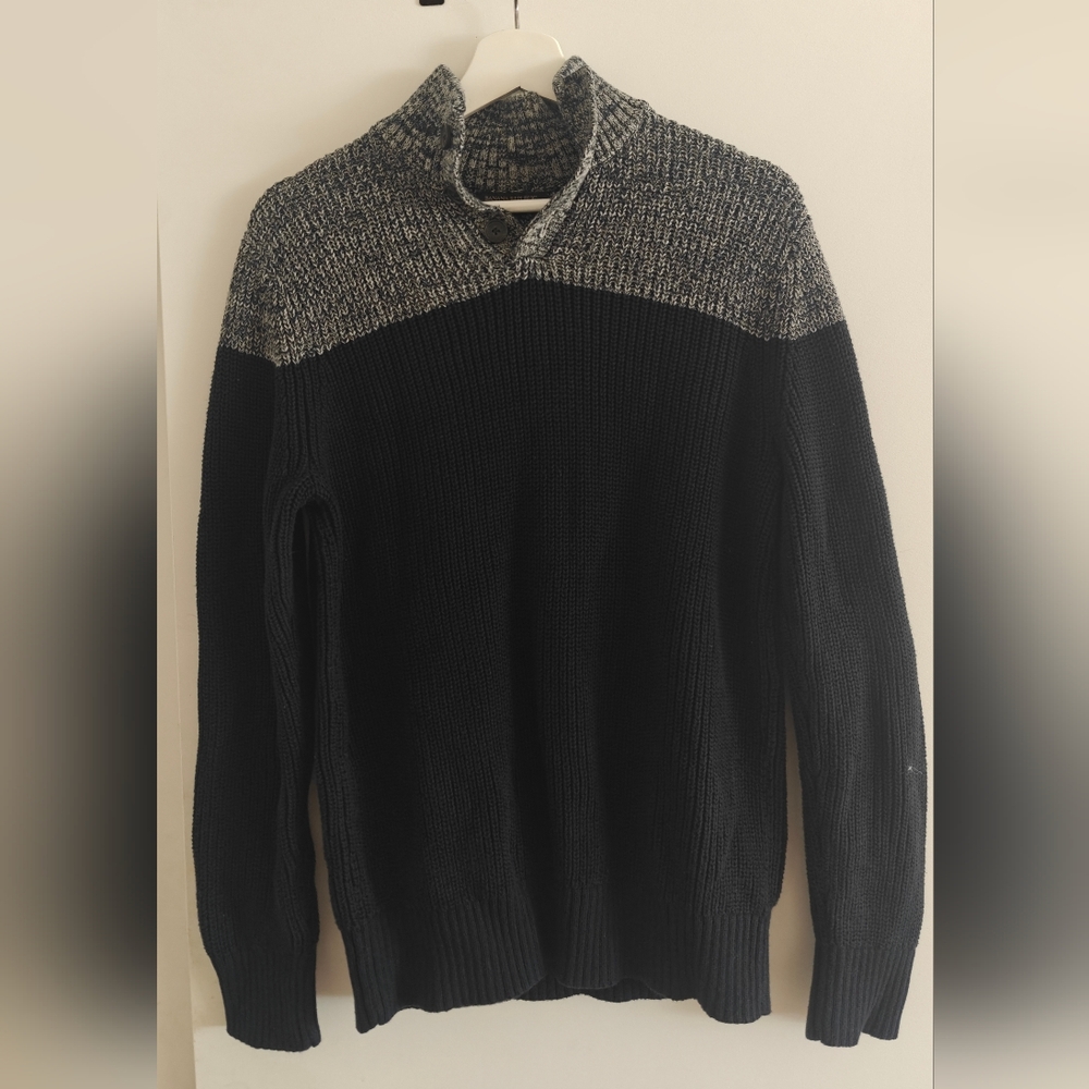 Banana Republic neck sweater, size M